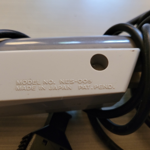 Vintage 1985 NINTENDO Zapper Light Gun - Picture 5 of 6